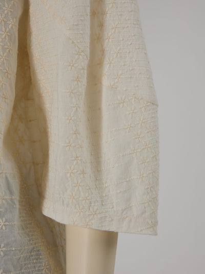 シンプルながら立体感が魅力！ 刺繍入り7分袖トップス コットン　ベージュ　250308-1