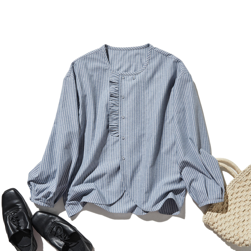 クラシカルなフリルデザインのストライプシャツ　綿麻シャツブラウス　　250419