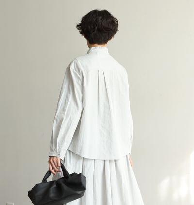期間限定10％OFF★大人のコーデに馴染む上品な印象　首元フリルブラウス　シャツブラウス　240321