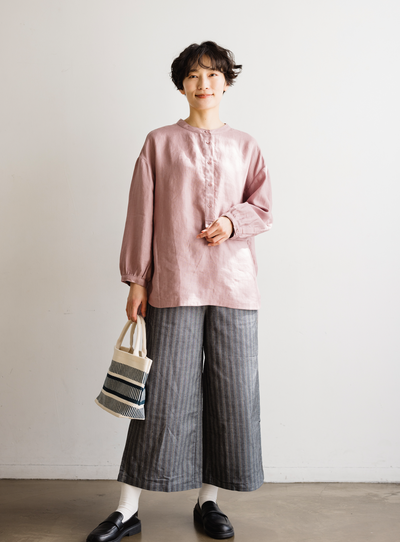 きれいな落ち感とニュアンスのある風合いが楽しめるブラウス　リネン100％　 　240322