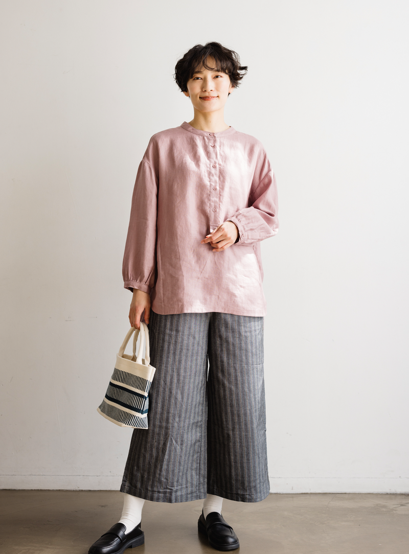 きれいな落ち感とニュアンスのある風合いが楽しめるブラウス　リネン100％　 　240322