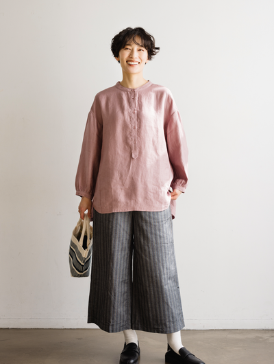 きれいな落ち感とニュアンスのある風合いが楽しめるブラウス　リネン100％　 　240322