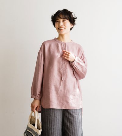 きれいな落ち感とニュアンスのある風合いが楽しめるブラウス　リネン100％　 　240322