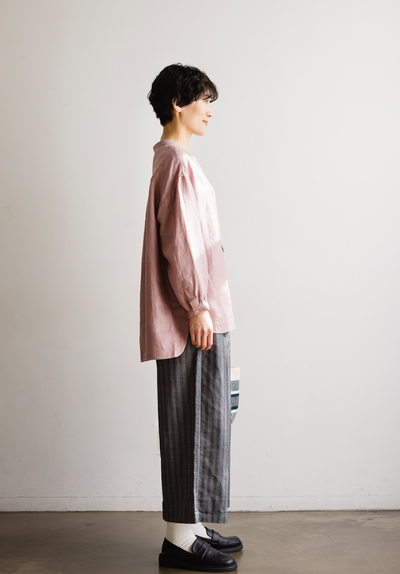 きれいな落ち感とニュアンスのある風合いが楽しめるブラウス　リネン100％　 　240322