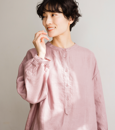 きれいな落ち感とニュアンスのある風合いが楽しめるブラウス　リネン100％　 　240322