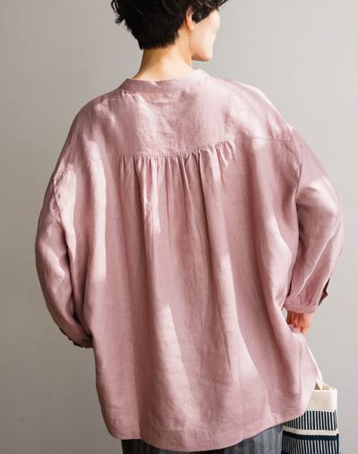 きれいな落ち感とニュアンスのある風合いが楽しめるブラウス　リネン100％　 　240322