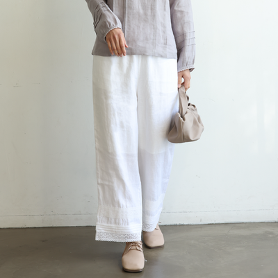 かろやかな足元を印象付けるパンツ　レース　リネン　裏地付き　ホワイト　240405-1