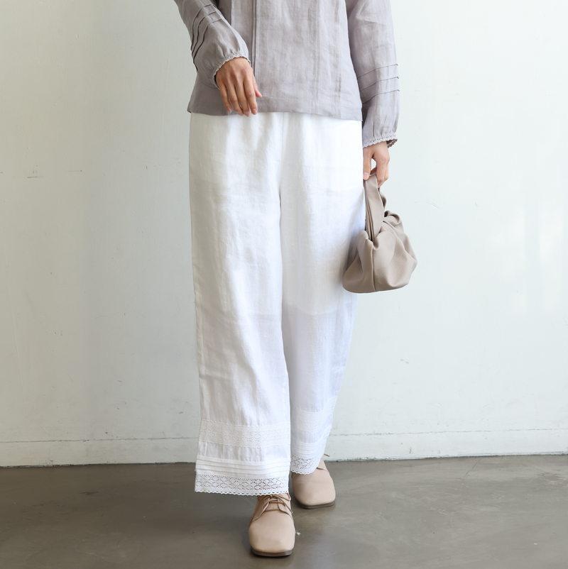 かろやかな足元を印象付けるパンツ　レース　リネン　裏地付き　ホワイト　240405-1