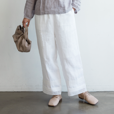 かろやかな足元を印象付けるパンツ　レース　リネン　裏地付き　ホワイト　240405-1