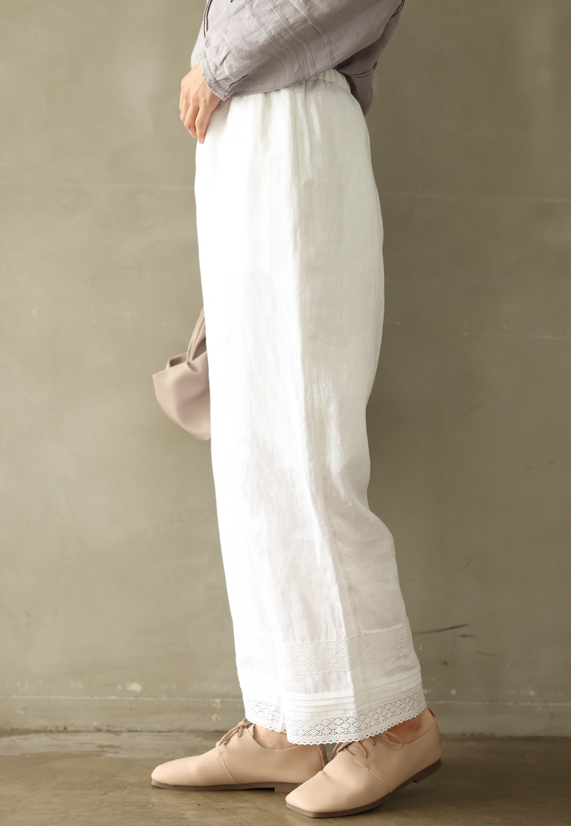 かろやかな足元を印象付けるパンツ　レース　リネン　裏地付き　ホワイト　240405-1