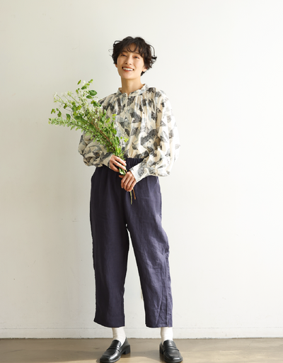 隨性穿著也能展現優雅氣質的長袖刺繡襯衫 240507