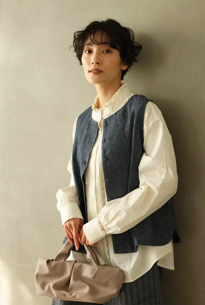 它將幫助你打破平常造型的單調。 2way 人字紋牛仔背心，棉質 240913-1 