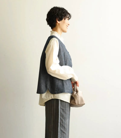 它將幫助你打破平常造型的單調。 2way 人字紋牛仔背心，棉質 240913-1 