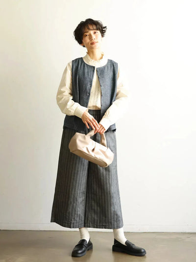 它將幫助你打破平常造型的單調。 2way 人字紋牛仔背心，棉質 240913-1 