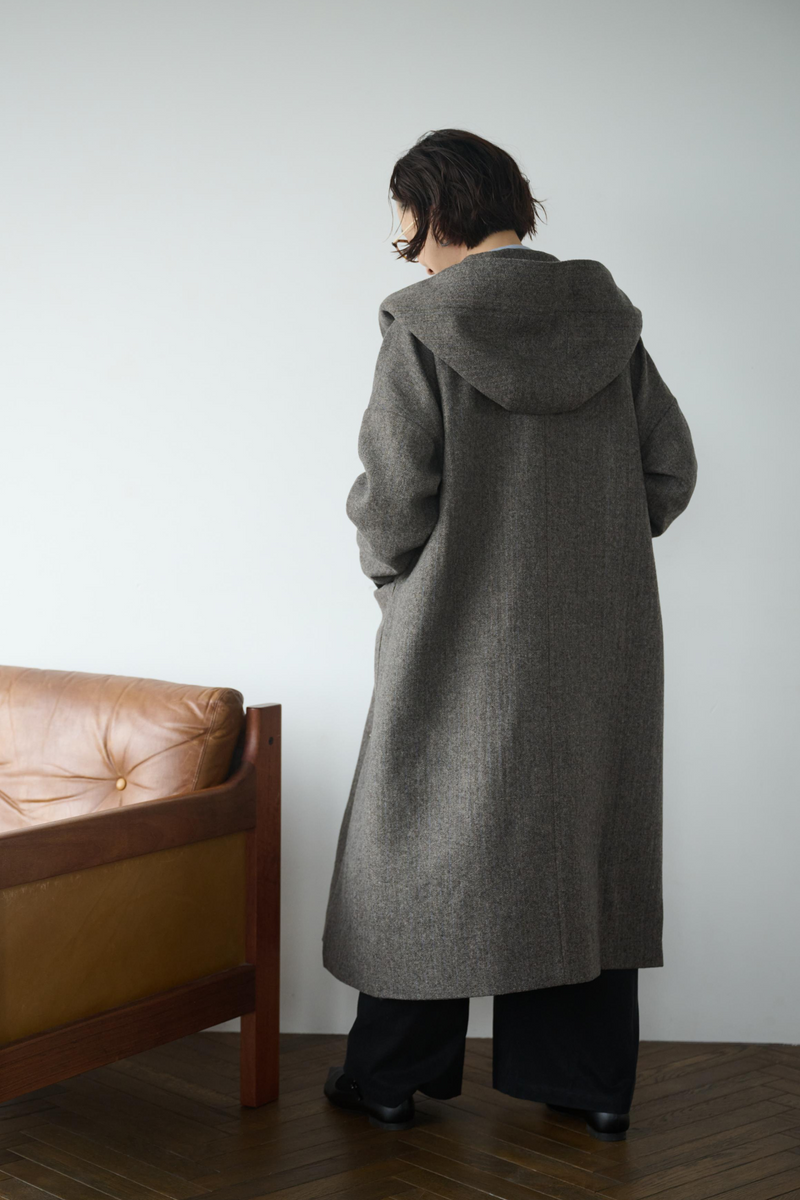連帽羊毛大衣，休閒又時尚。