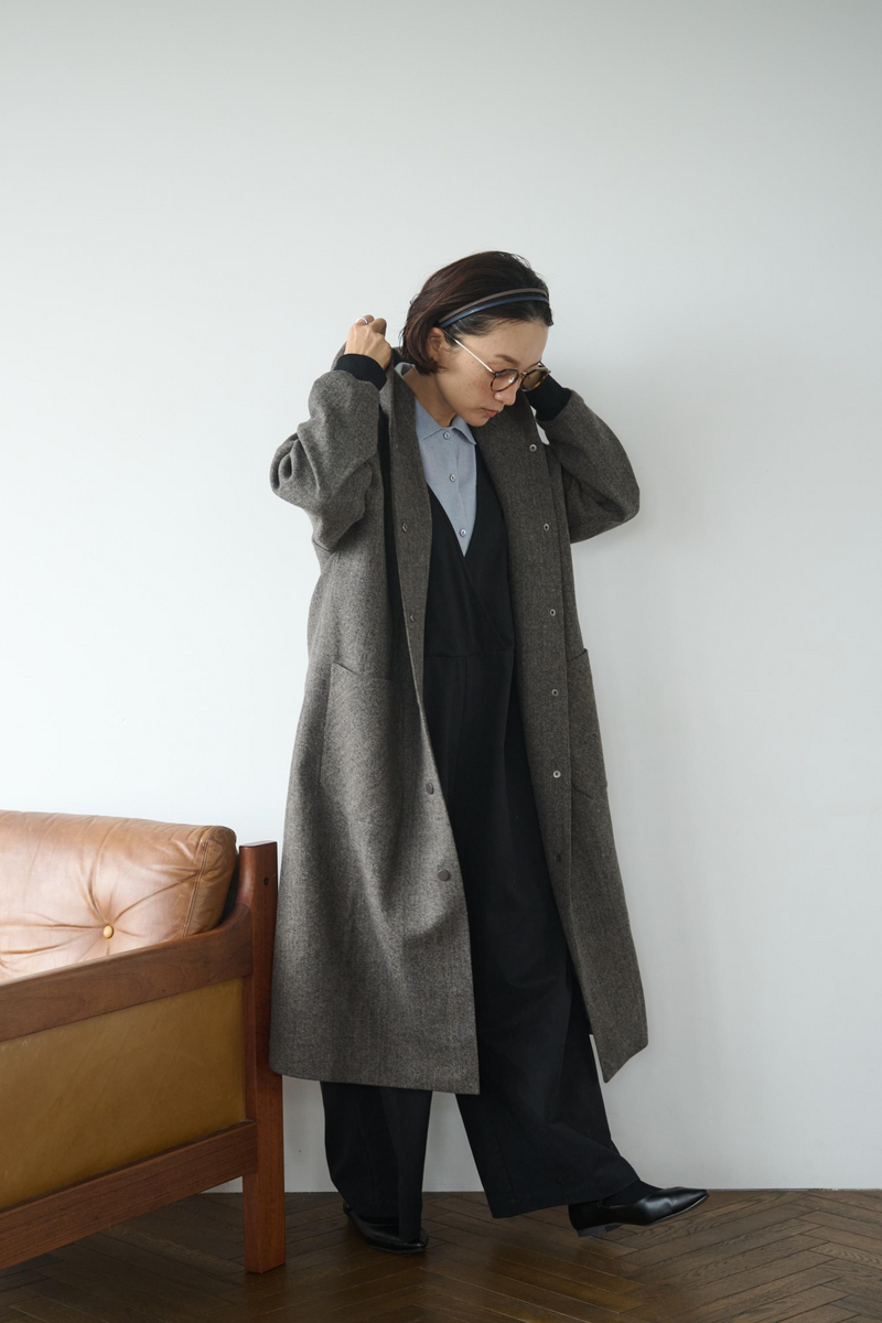 連帽羊毛大衣，休閒又時尚。