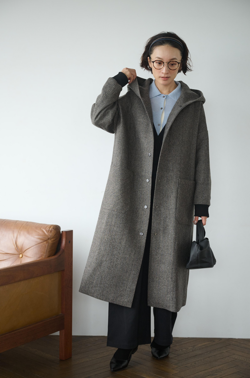 連帽羊毛大衣，休閒又時尚。