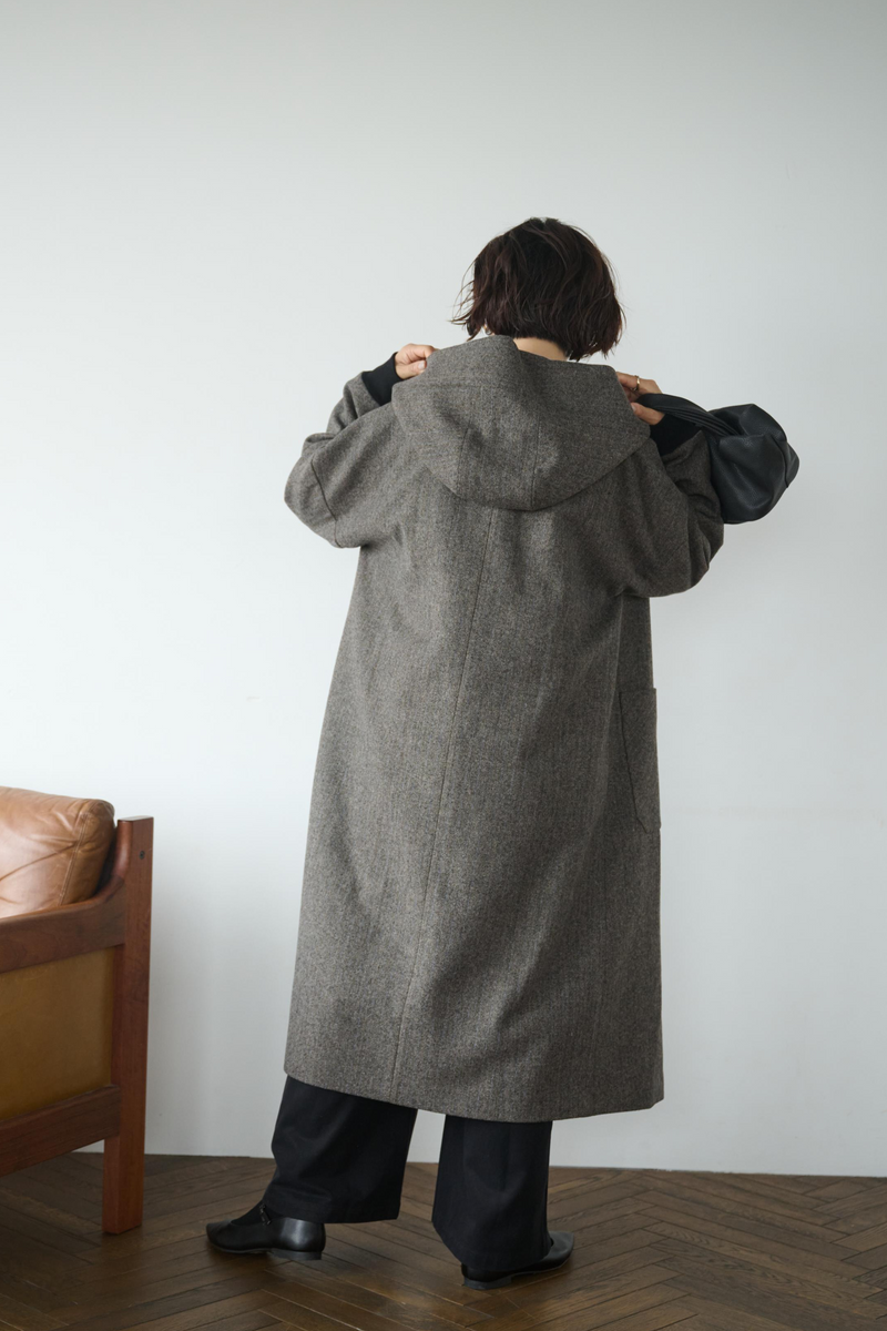 連帽羊毛大衣，休閒又時尚。