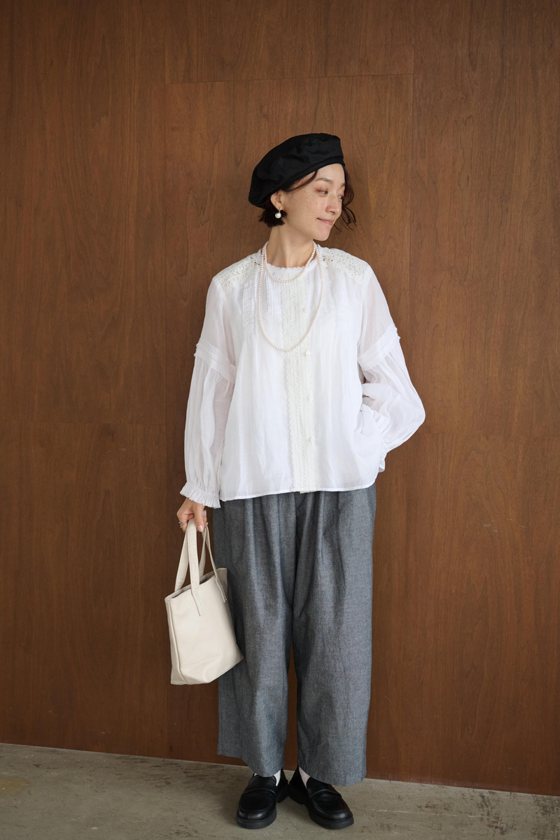 幅広いシーンで活躍可能麻のブラウス　ラミーブラウス　レース切替　250217-1