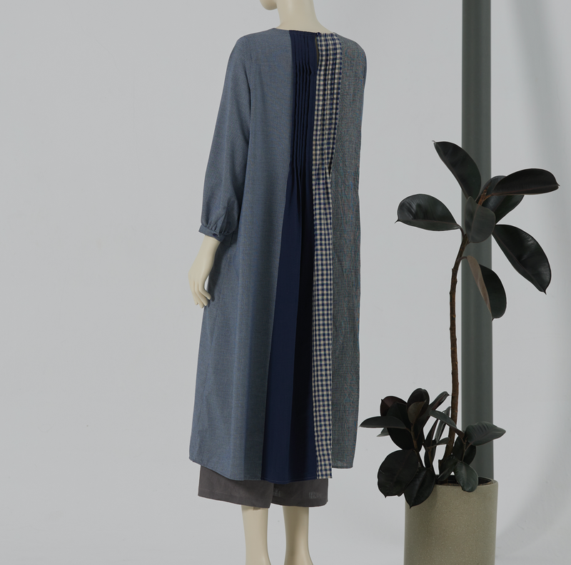 天然素材の持つ素朴な魅力を引き出す、洗練されたパッチワークデザイン　コットンリネン ワンピース　250306-1