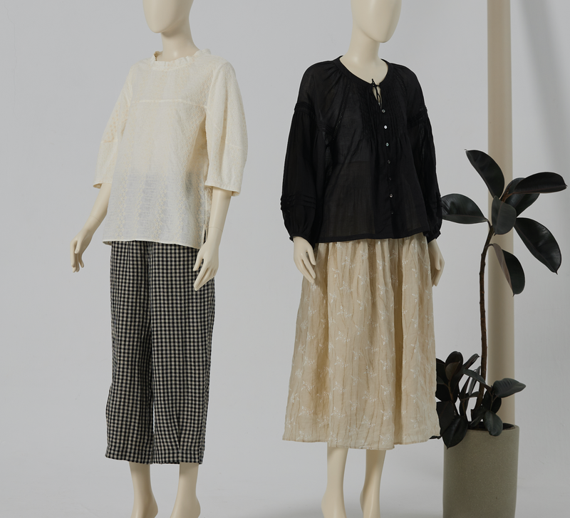 シンプルながら立体感が魅力！ 刺繍入り7分袖トップス コットン　ベージュ　250308-1