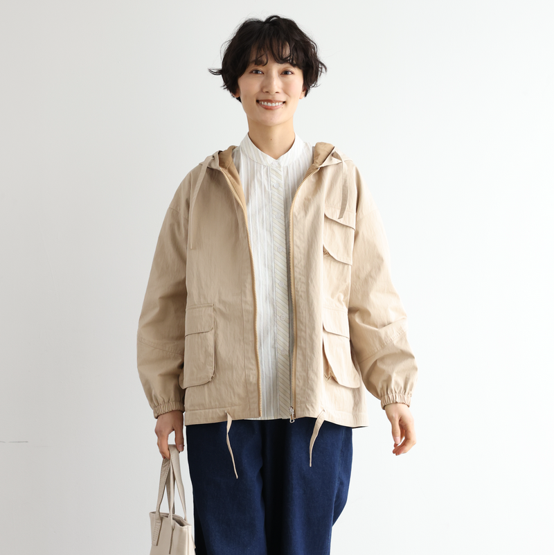 季節を問わず長く愛用いただけるリバーシブル ワークジャケット ライトベージュ／キャメル 250403-1