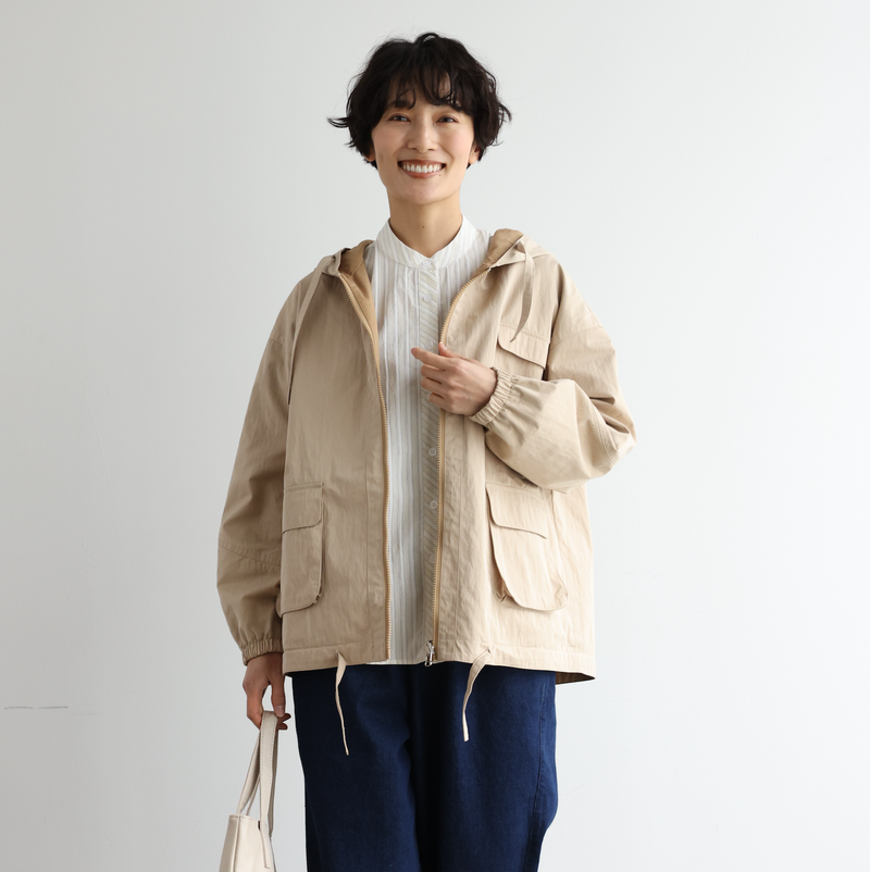 季節を問わず長く愛用いただけるリバーシブル ワークジャケット ライトベージュ／キャメル 250403-1