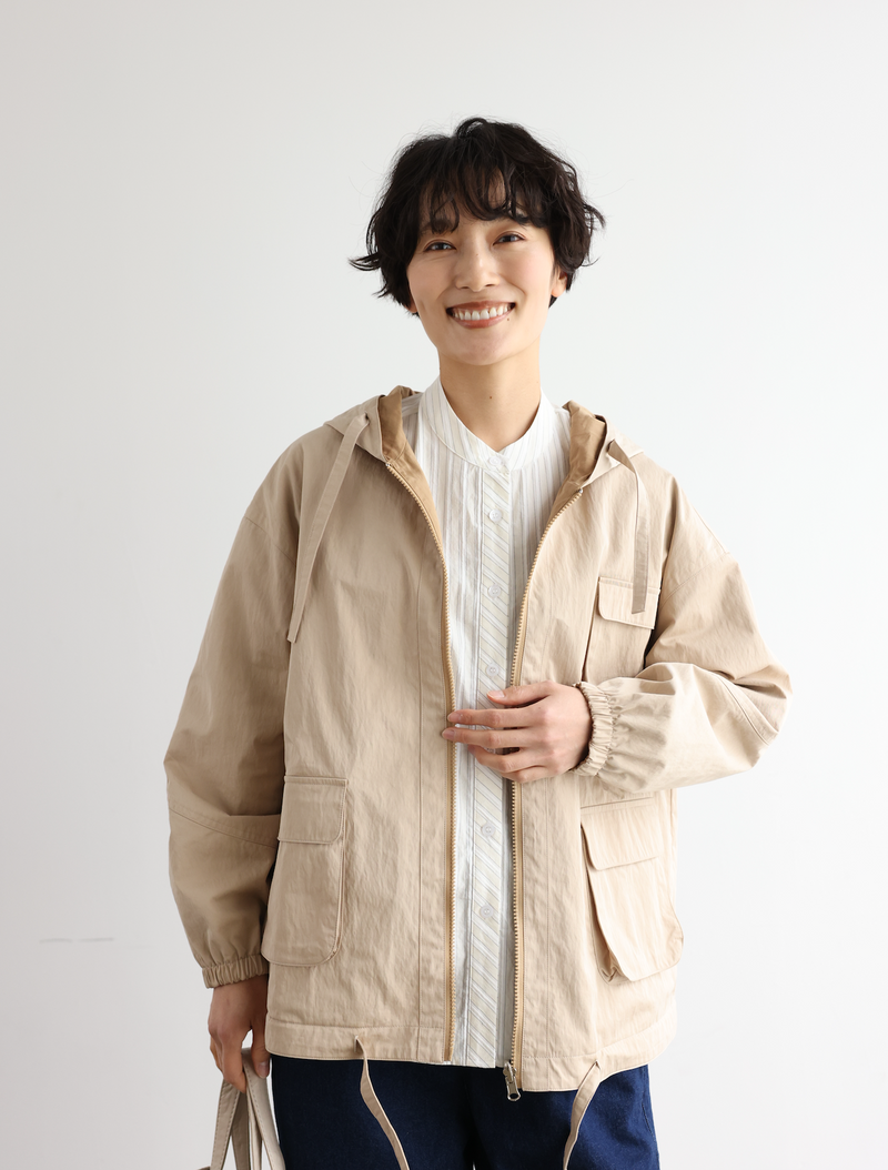 季節を問わず長く愛用いただけるリバーシブル ワークジャケット ライトベージュ／キャメル 250403-1