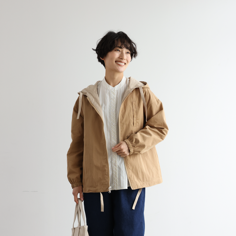 季節を問わず長く愛用いただけるリバーシブル ワークジャケット ライトベージュ／キャメル 250403-1