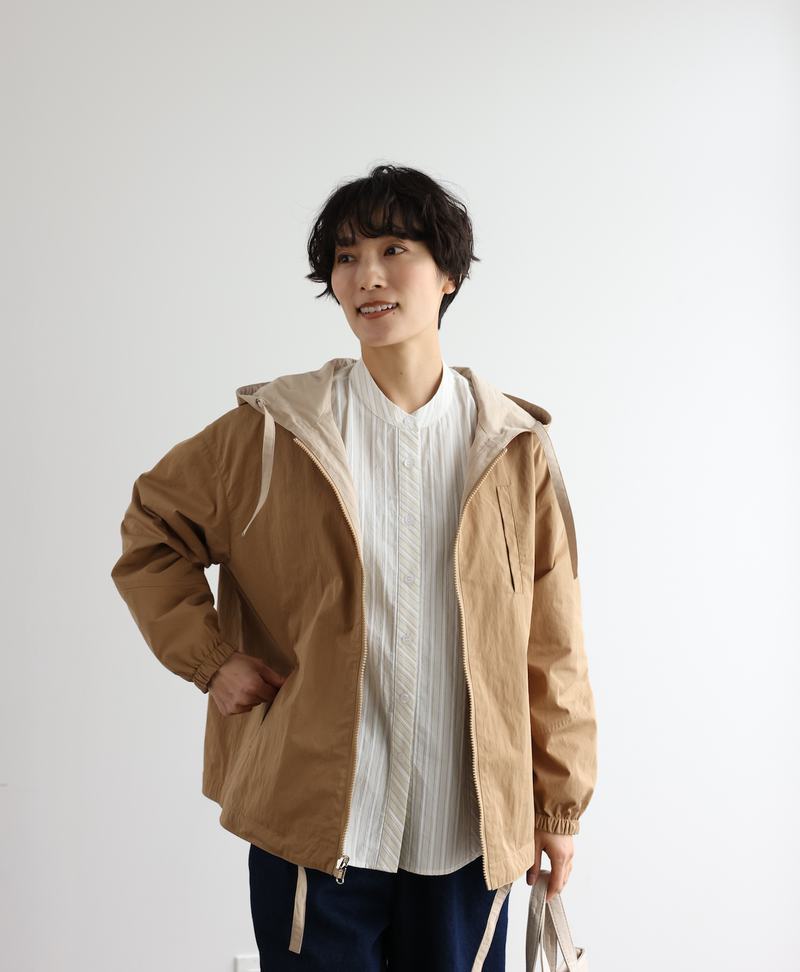 季節を問わず長く愛用いただけるリバーシブル ワークジャケット ライトベージュ／キャメル 250403-1