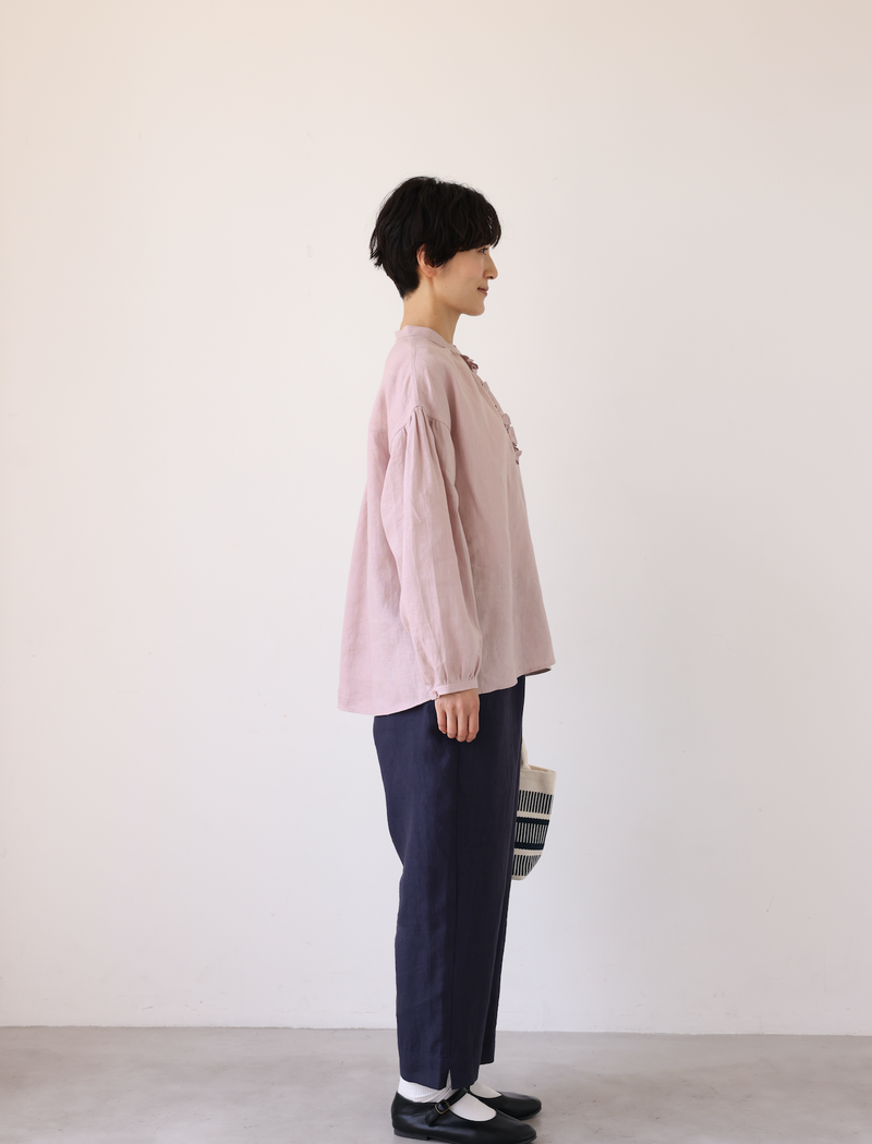 フロントフリルが可愛い フランチリネン100％　シャツブラウス 250913
