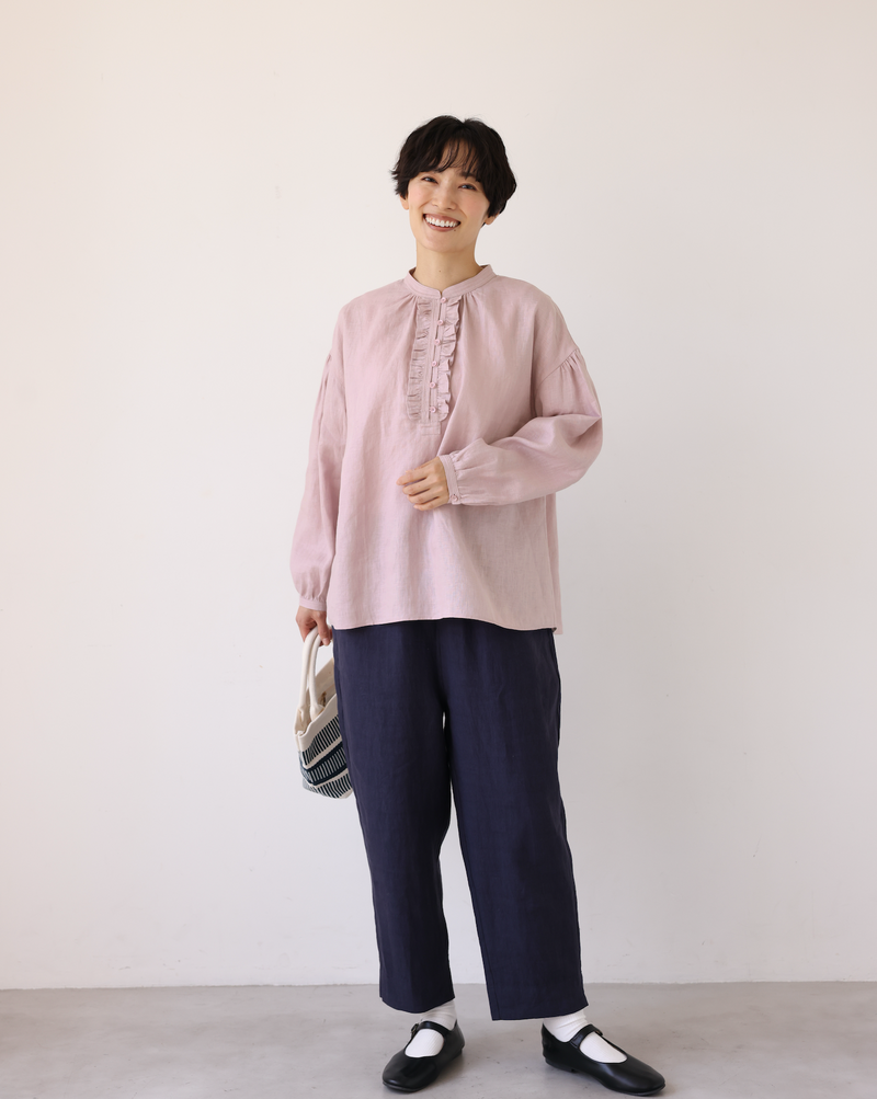 フロントフリルが可愛い フランチリネン100％　シャツブラウス 250913