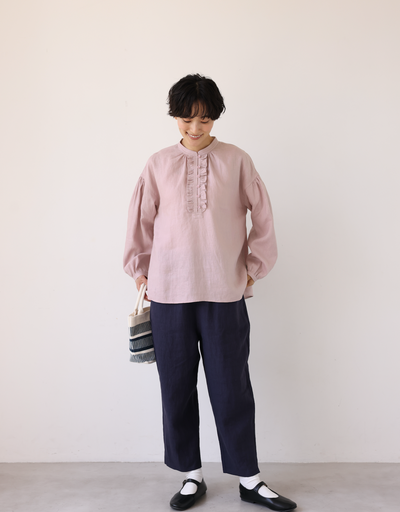 フロントフリルが可愛い フランチリネン100％　シャツブラウス 250913