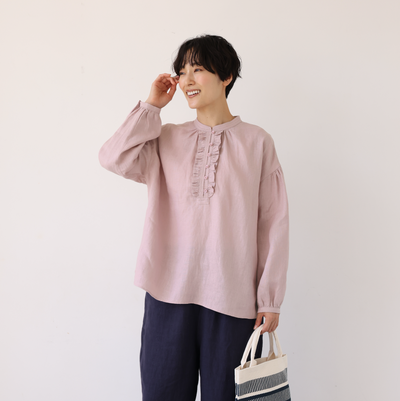 フロントフリルが可愛い フランチリネン100％　シャツブラウス 250913