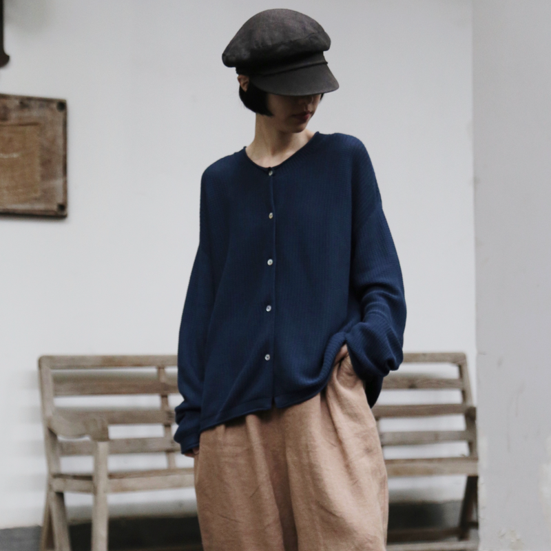 季節の移り変わりに寄り添う　コットン100％カーディガン　ニット　紺色 250917-2
