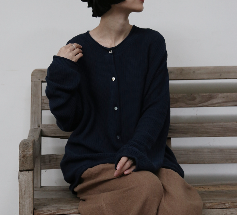季節の移り変わりに寄り添う　コットン100％カーディガン　ニット　紺色 250917-2