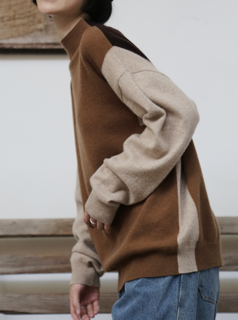 上品で雰囲気を醸し出す配色セーター　前後２wayセーター　ウールセーター ハイネック ニット　251006-1
