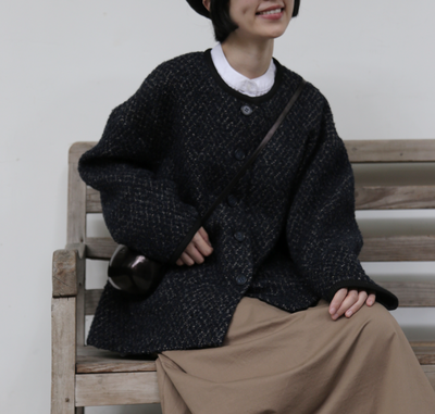 A high-quality tweed jacket made with premium Italian wool. 251008-1 