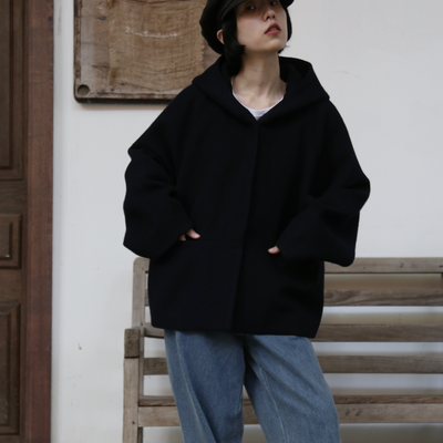 冬のファッションの頼もしい一枚に フード付きハーフコート　ショートコート　251011