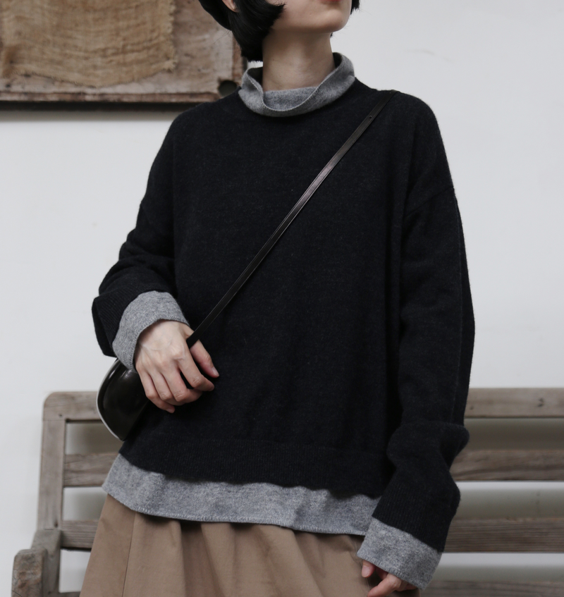 至高の着心地とスタイリッシュなシルエットを実現した ウールニット　セーター　ダークグレー251012-1