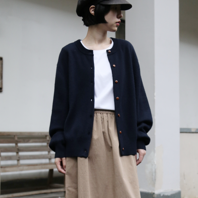 A soft and warm Shetland wool cardigan. Wool cardigan 251104