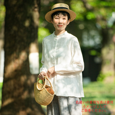 A casually sweet and beautiful blouse made from 100% linen. Linen shirt blouse in peacock blue. 210804-5