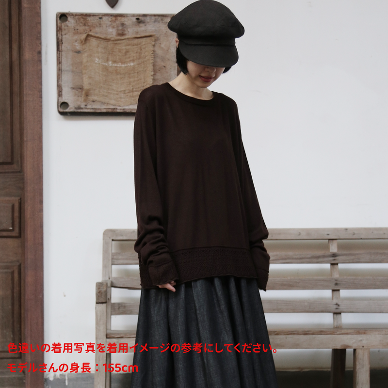 細部に遊び心が光るニットトップス　ウール混　レース編み裾ニット　　251010