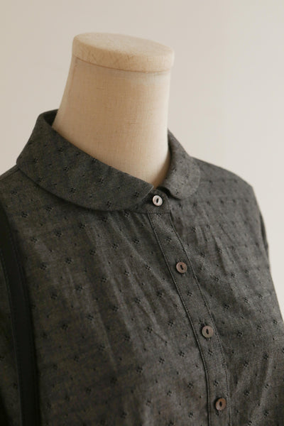 秋冬の装いに深みを添える　ジャガードデニムブラウス　丸襟ブラウス　かぶりタイプ　240412-1