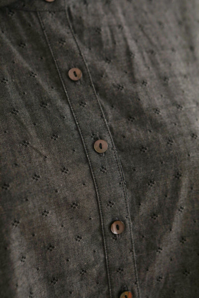 秋冬の装いに深みを添える　ジャガードデニムブラウス　丸襟ブラウス　かぶりタイプ　240412-1