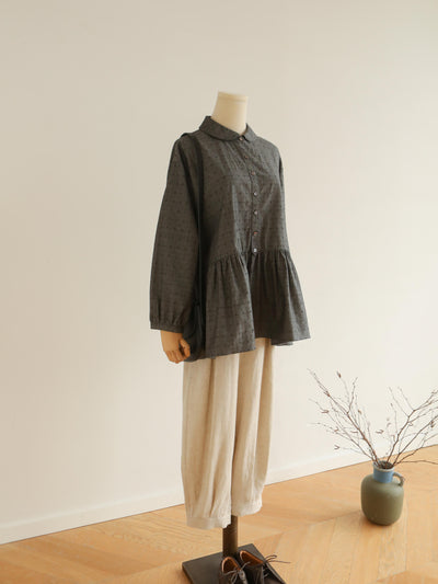 秋冬の装いに深みを添える　ジャガードデニムブラウス　丸襟ブラウス　かぶりタイプ　240412-1