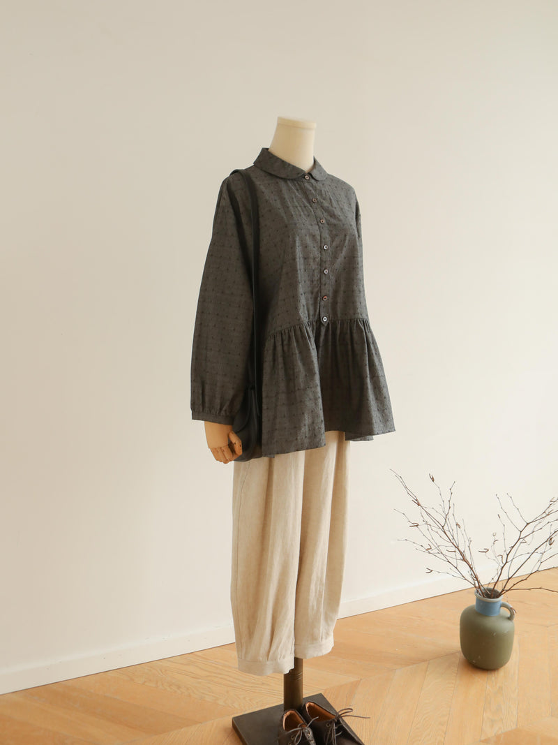 秋冬の装いに深みを添える　ジャガードデニムブラウス　丸襟ブラウス　かぶりタイプ　240412-1