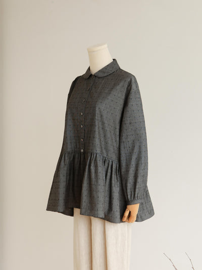 秋冬の装いに深みを添える　ジャガードデニムブラウス　丸襟ブラウス　かぶりタイプ　240412-1