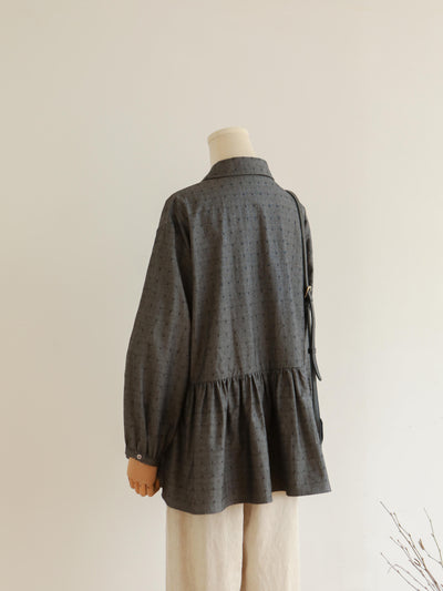 秋冬の装いに深みを添える　ジャガードデニムブラウス　丸襟ブラウス　かぶりタイプ　240412-1