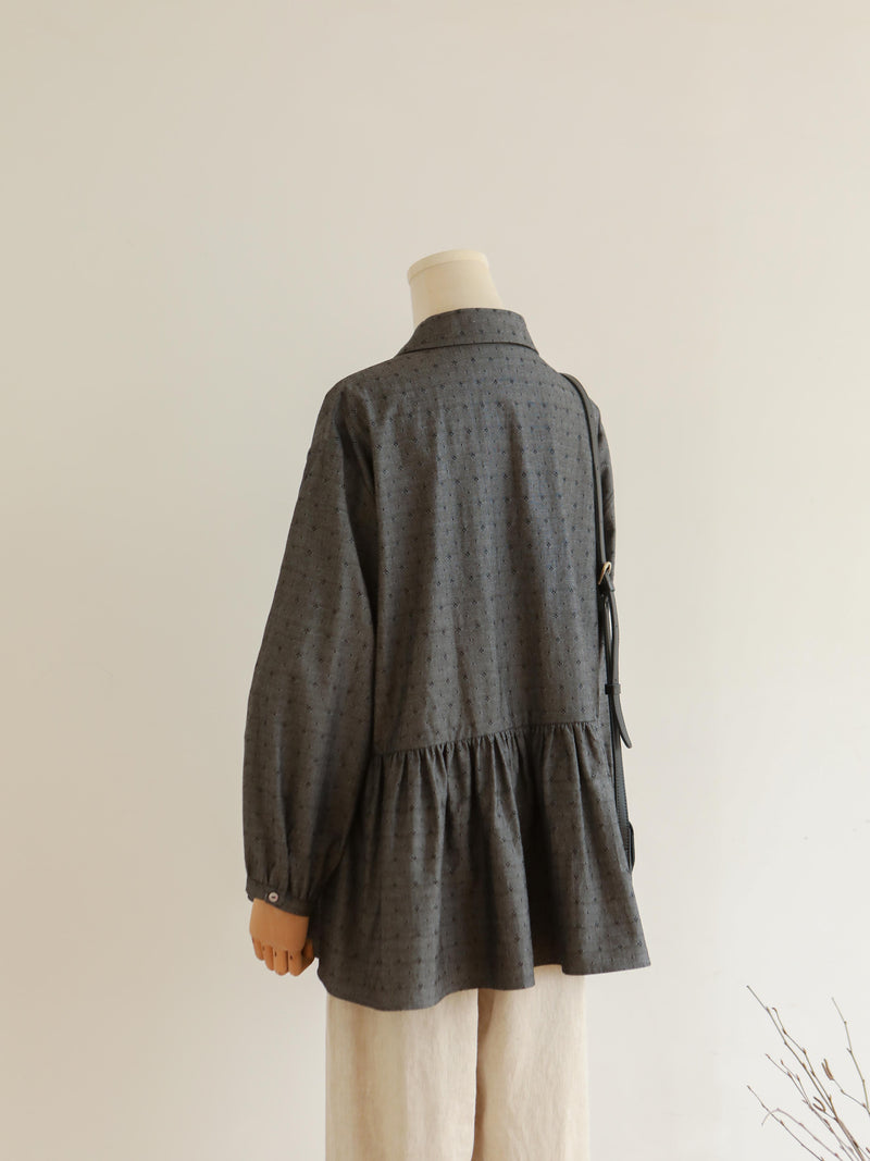 秋冬の装いに深みを添える　ジャガードデニムブラウス　丸襟ブラウス　かぶりタイプ　240412-1